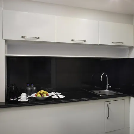 מלון Mercure Bomonti 5*