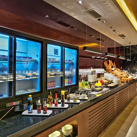 מלון Mercure Bomonti 5*